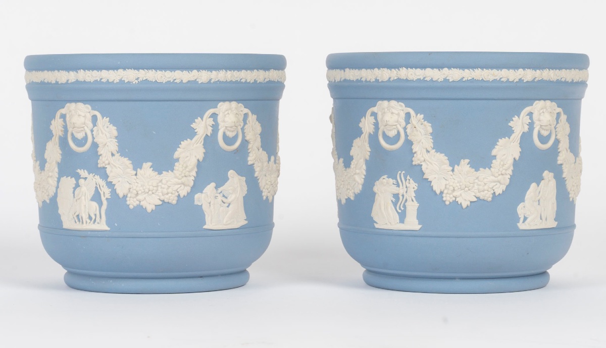 Une paire de cache-pots en porcelaine de Wedgwood début du XXe siècle — 10