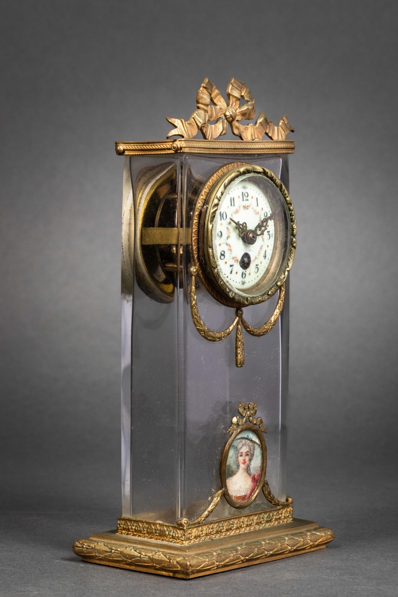 Une garniture de cheminée en cristal et bronze doré, fin du XIXe siècle — 6