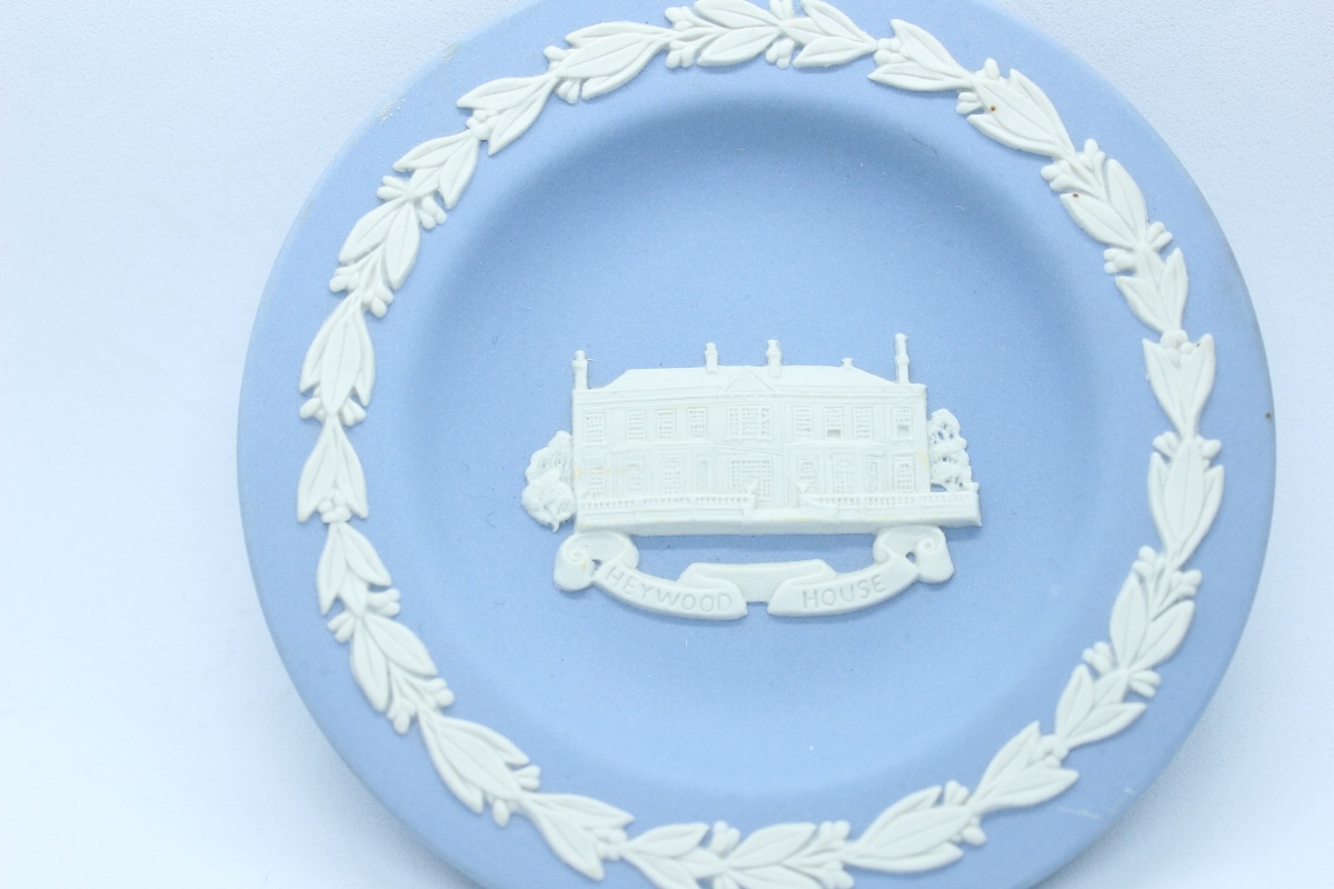 Coupe Commémorative Wedgwood Jasperware – Heywood House– Made in England — 3