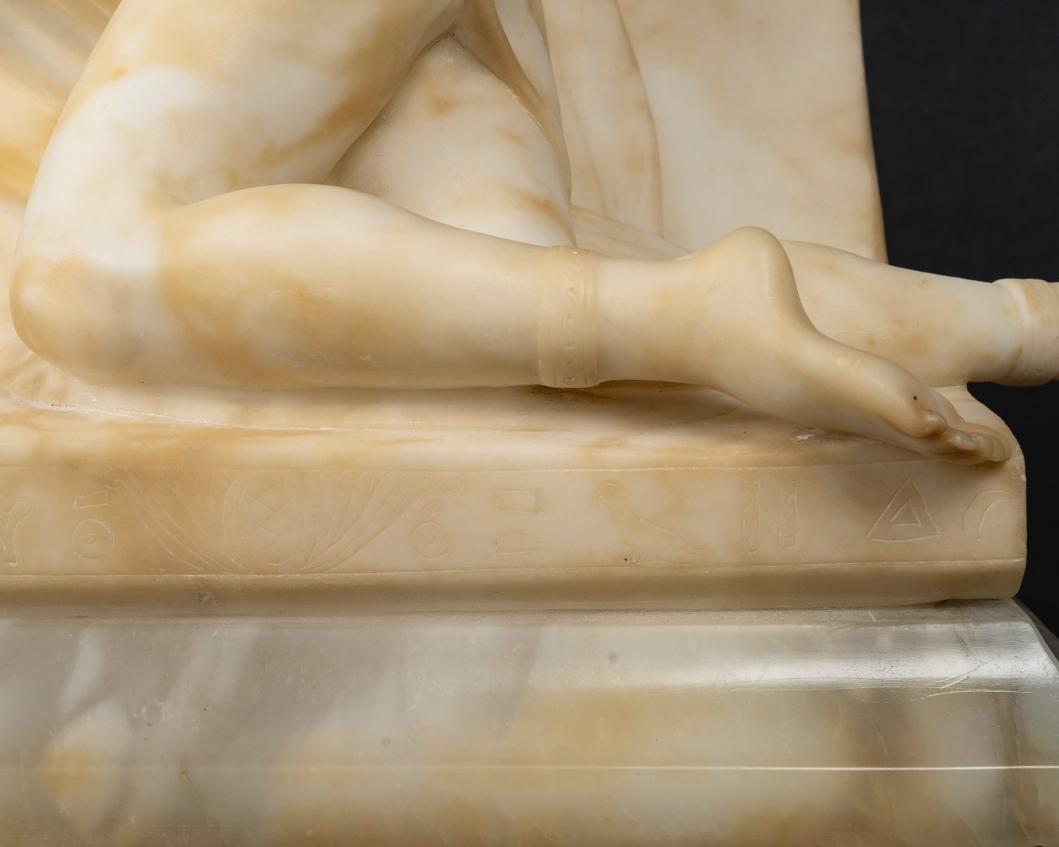 Une sculpture en albâtre, fin du XIXe siècle — 21