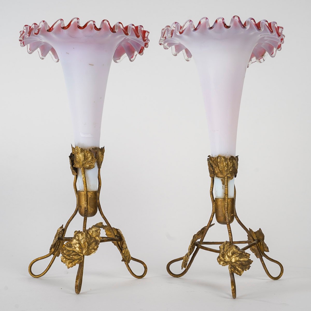Une paire de vases de forme Cornets en opaline fin du XIXe siècle — 4