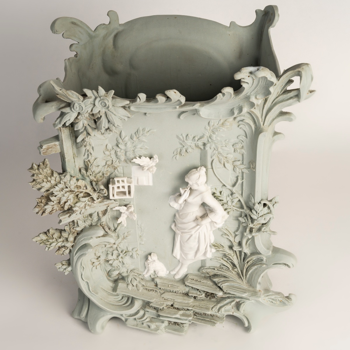 Une coupe cache pot, en porcelaine de Wedgwood, fin du XIXe siècle — 3