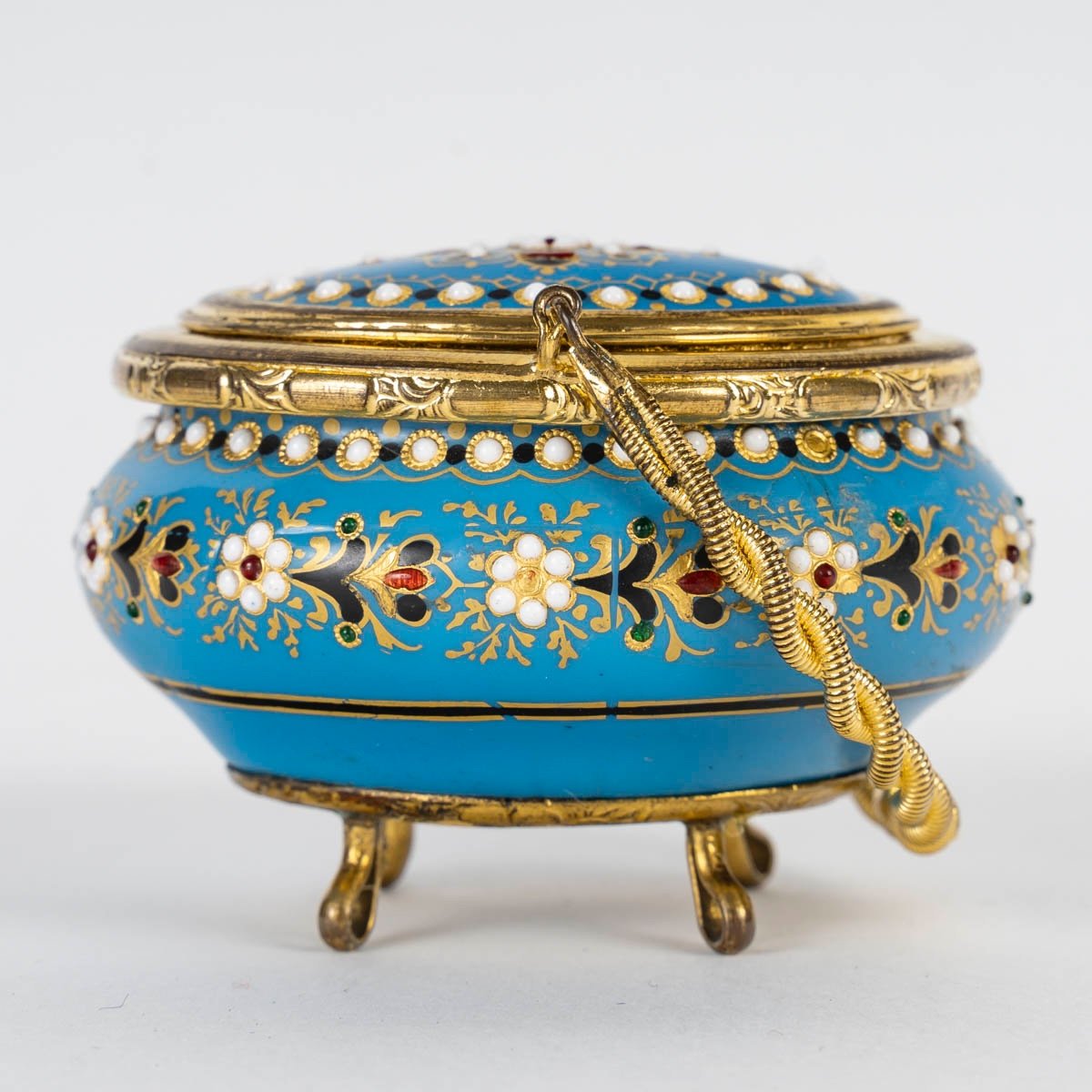 Un petit coffret miniature en bronze doré et émail, fin du XIXe siècle — 8