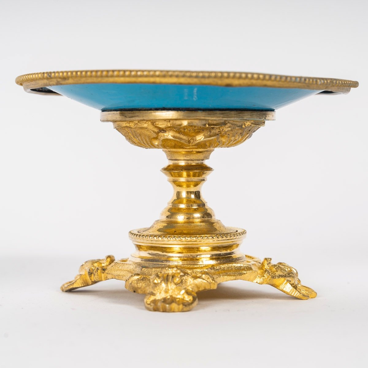 Une belle coupe sur pied miniature en émail, circa 1880 — 3