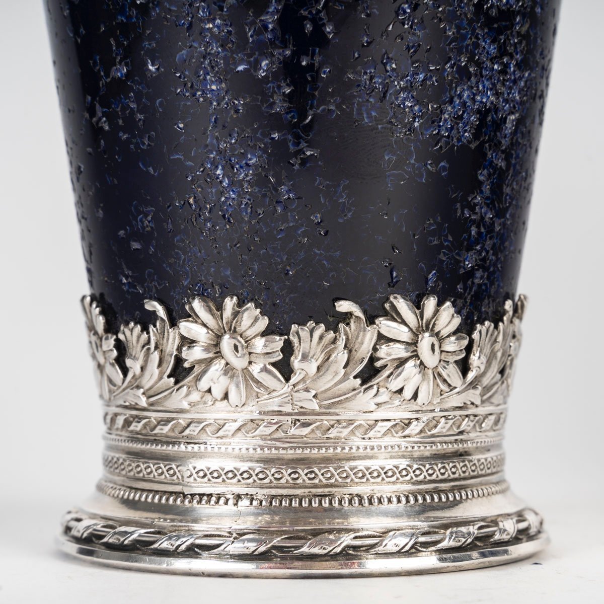 Une paire de vases en porcelaine et Argent Massif, FONTINELLE — 10