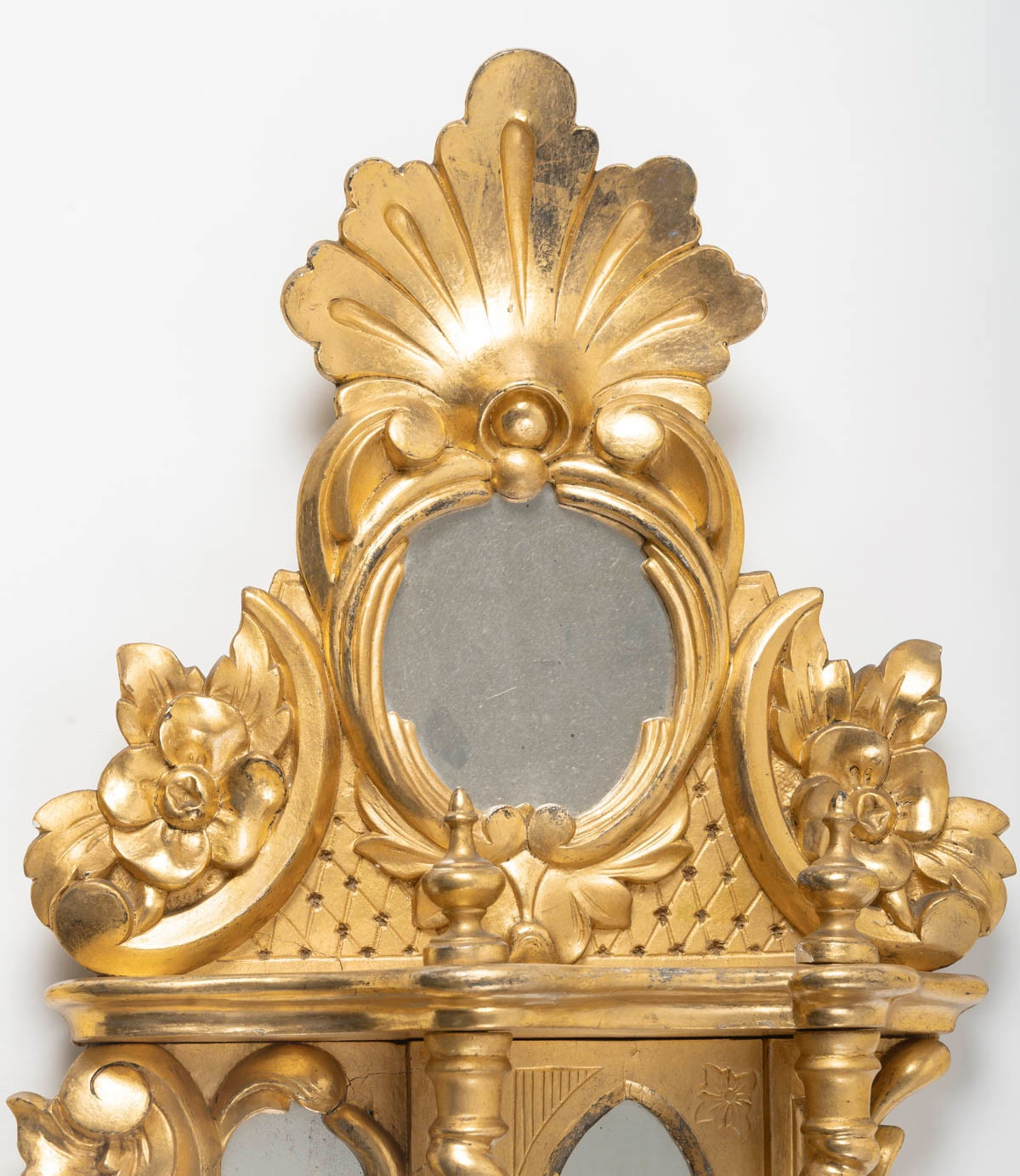 Paire d’étagères murales en bois sculpté et doré, style Napoléon III, fin du XIXe siècle — 18