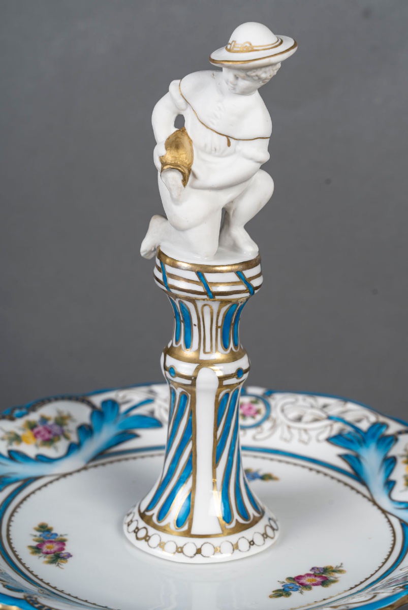 Un centre de table en porcelaine; début du XXe siècle — 12