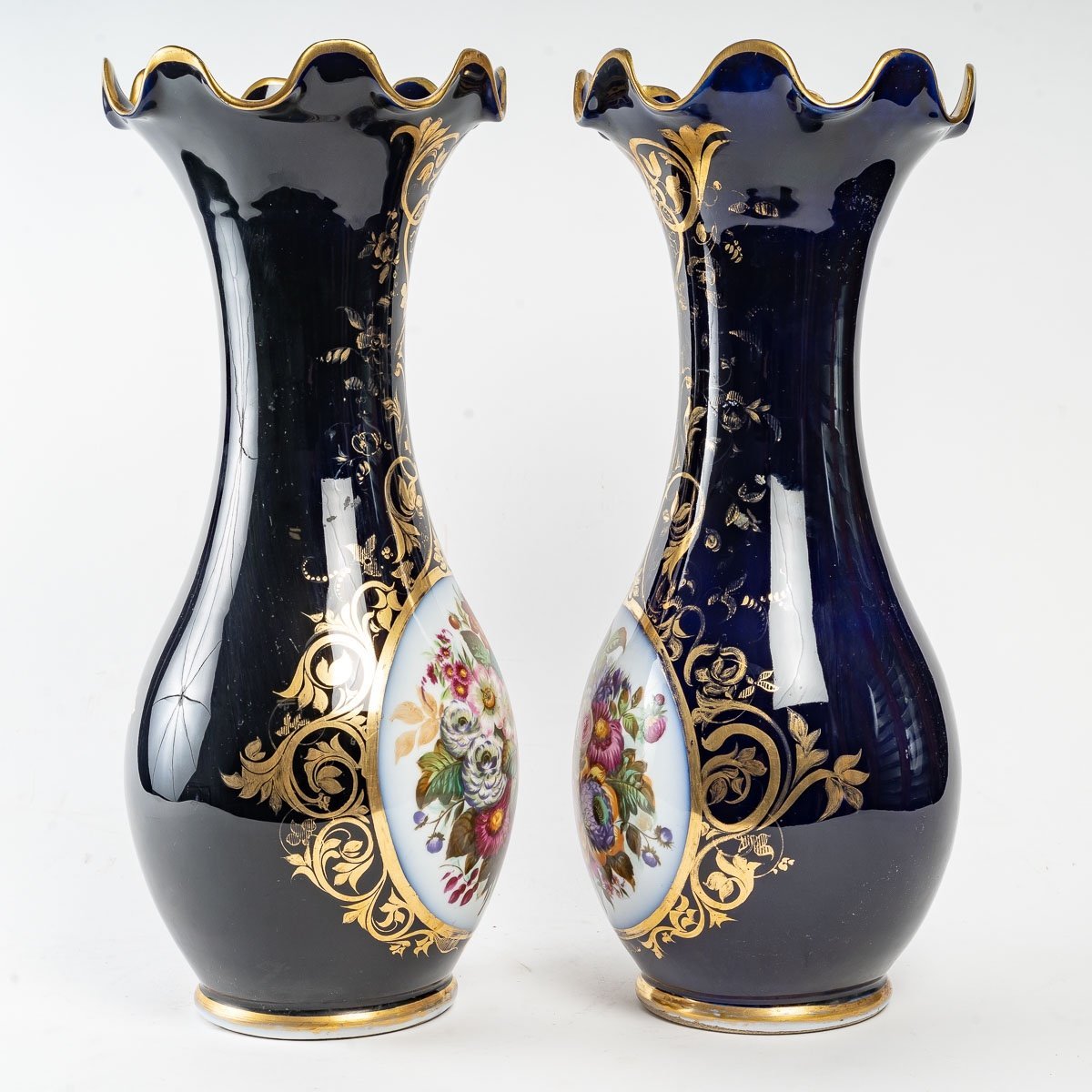 Paire de vases en porcelaine de Bayeux fin du XIXe siècle — 4