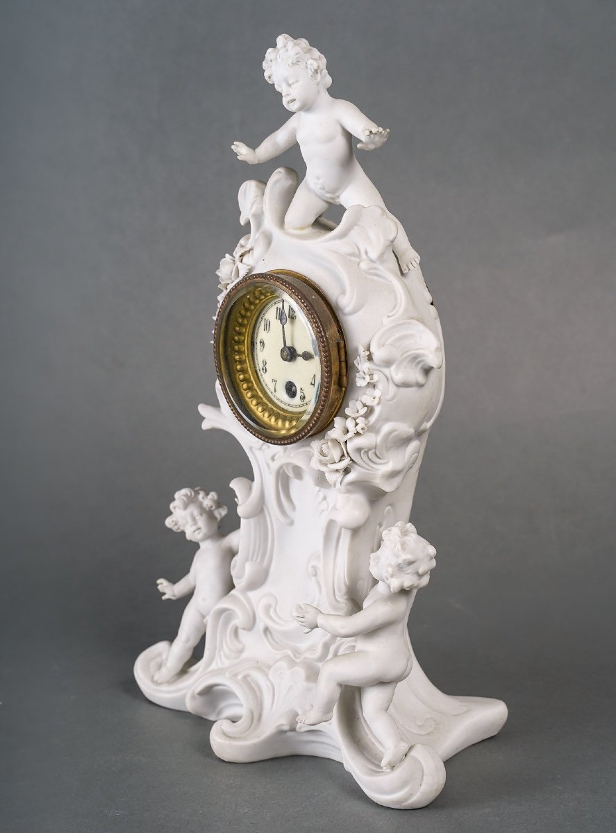 Pendule en biscuit de Sèvres fin du XIXe siècle — 3