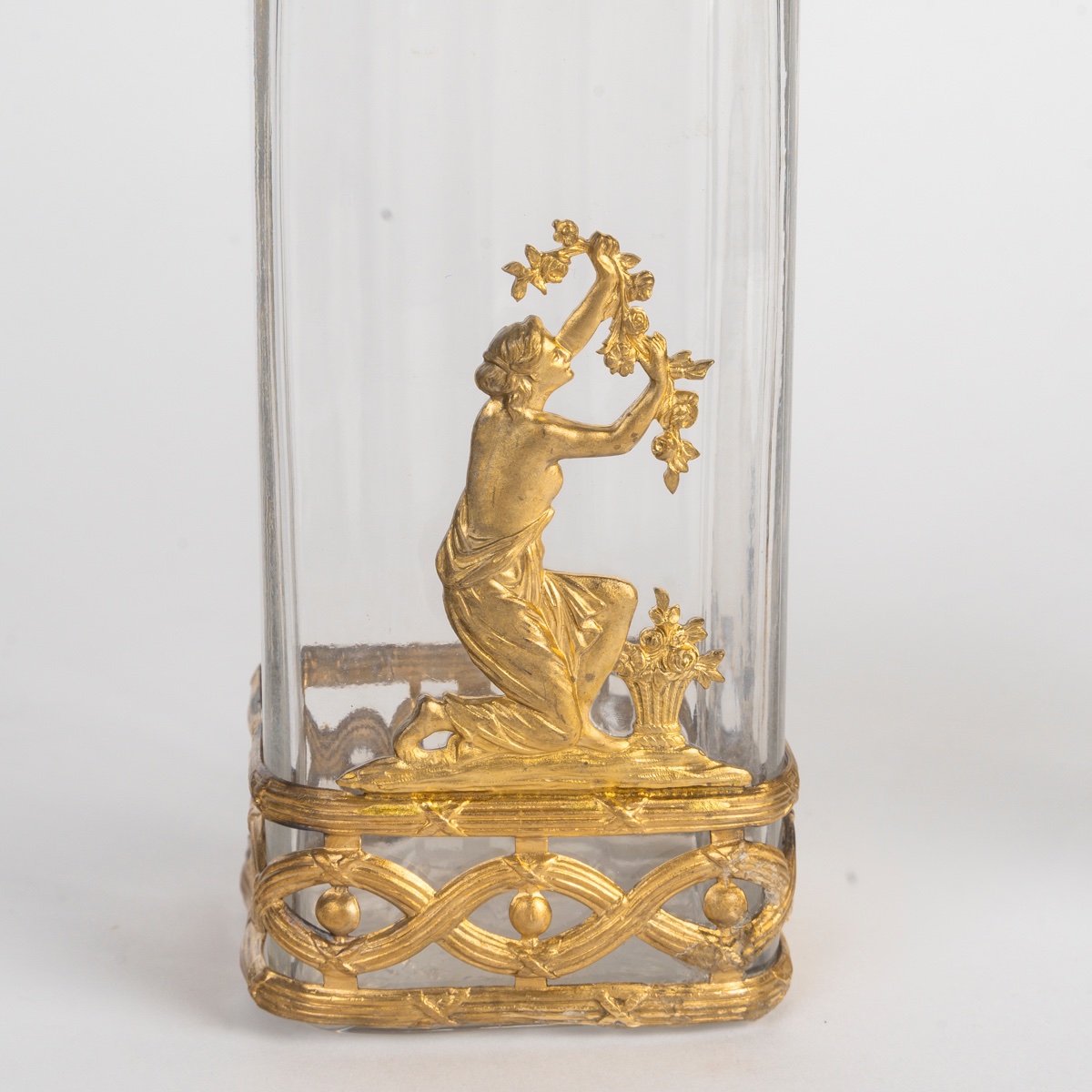 Paire de vases en cristal et bronze doré, style Louis XVI, fin du XIXe siècle — 9