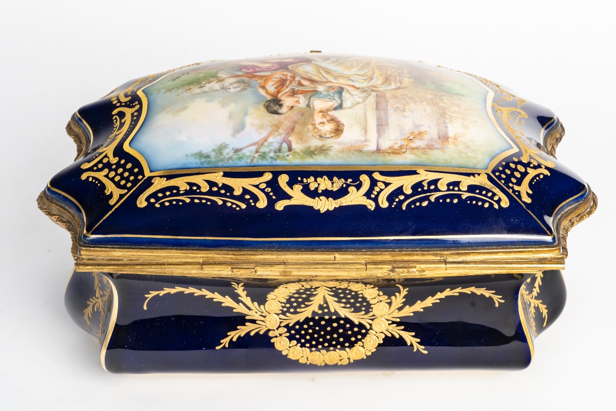 Un coffret à bijoux en porcelaine, fin du XIXe siècle — 11