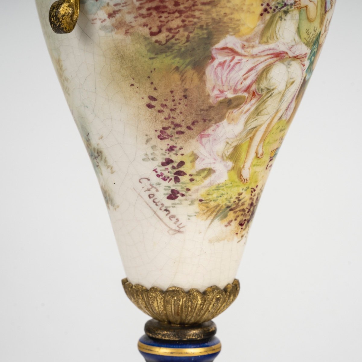 Une paire de vases en porcelaine et Faïence, Sèvres fin du XIXe siècle — 13