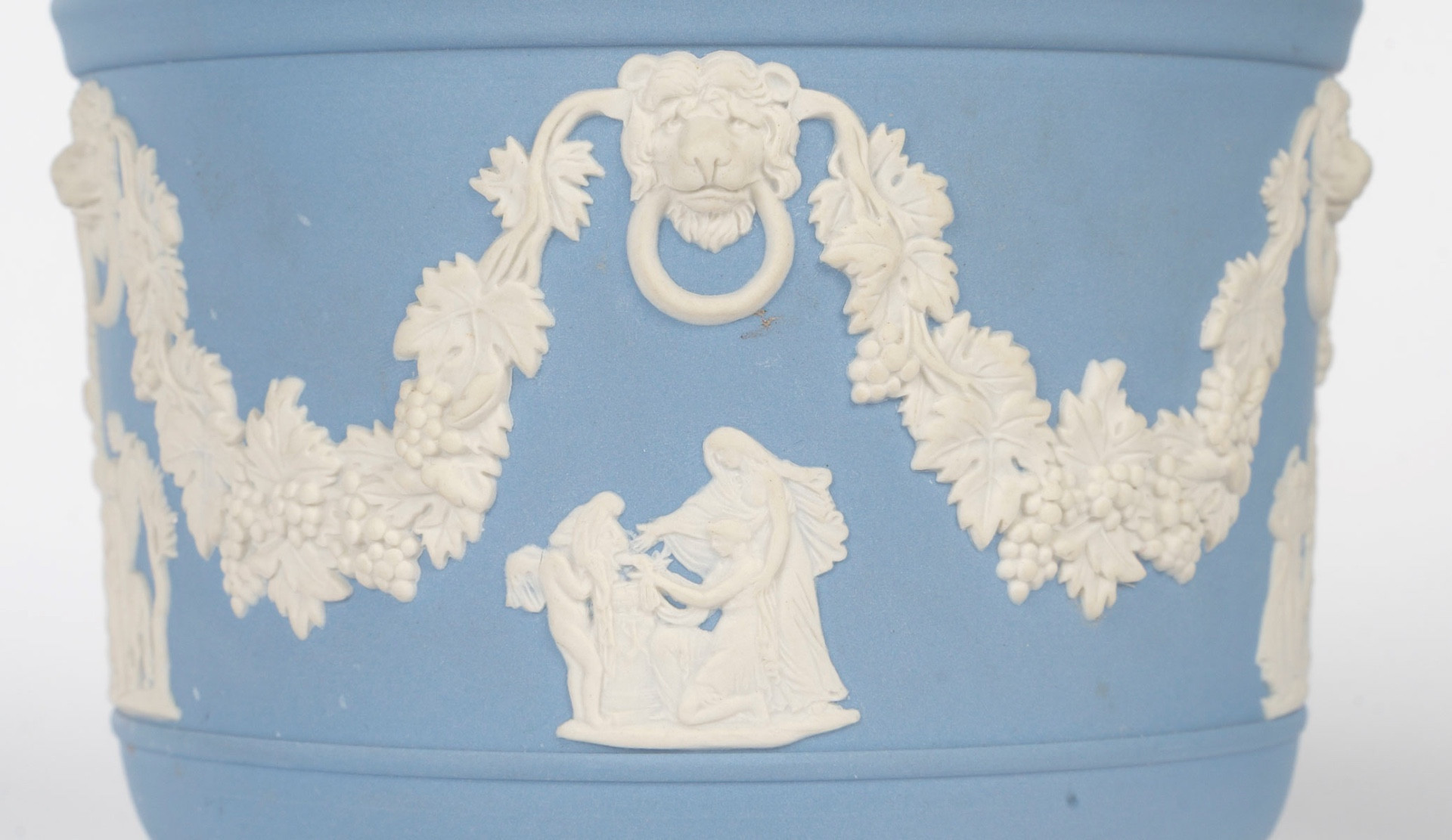 Une paire de cache-pots en porcelaine de Wedgwood début du XXe siècle — 15