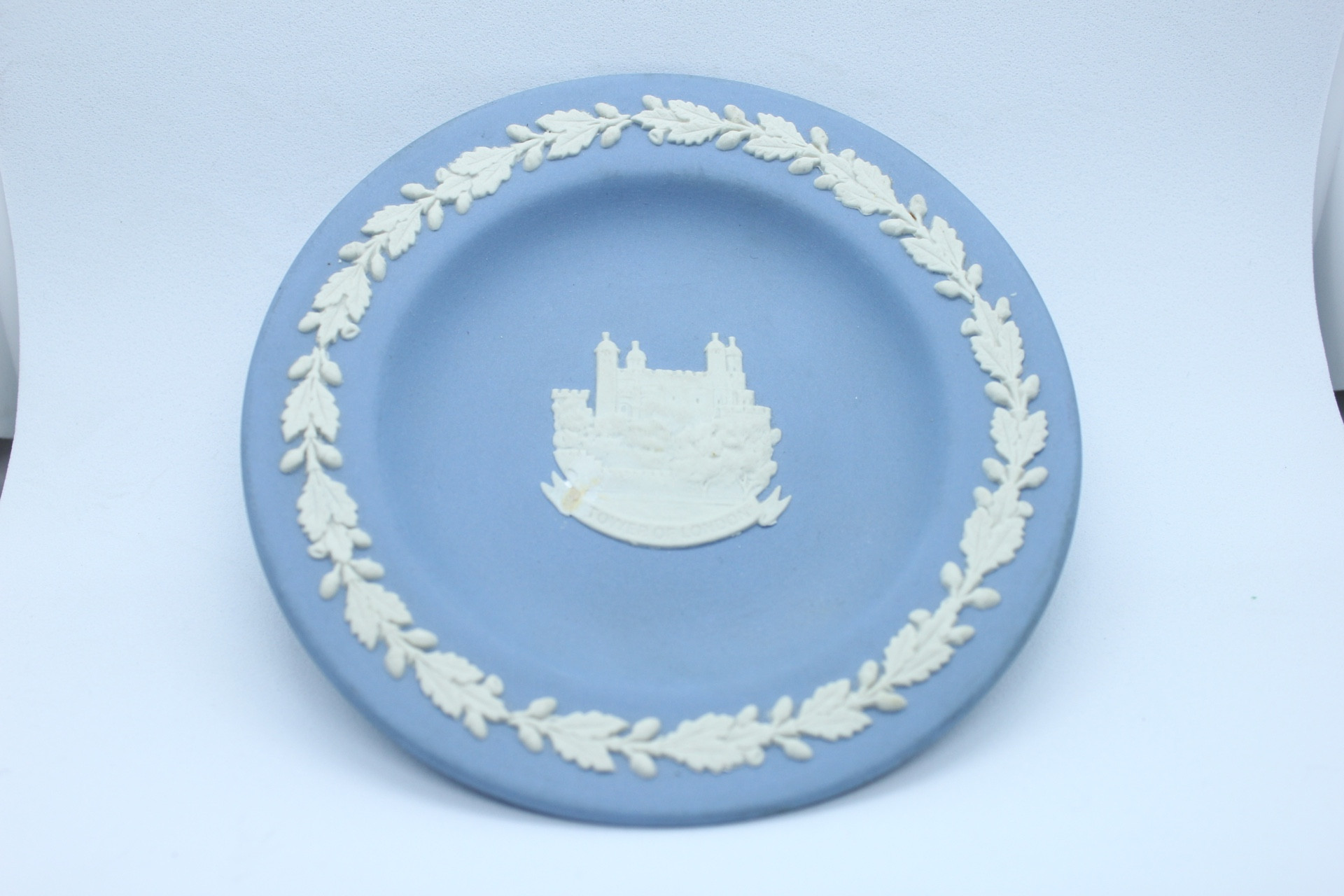 Rare coupe Commémorative Wedgwood Jasperware – TOWER OF LONDON– Made in England — 13