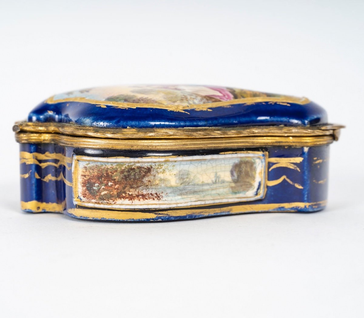 Miniature coffret à bijoux de Forme Mouvementé en porcelaine bleu, XIXe siècle — 9