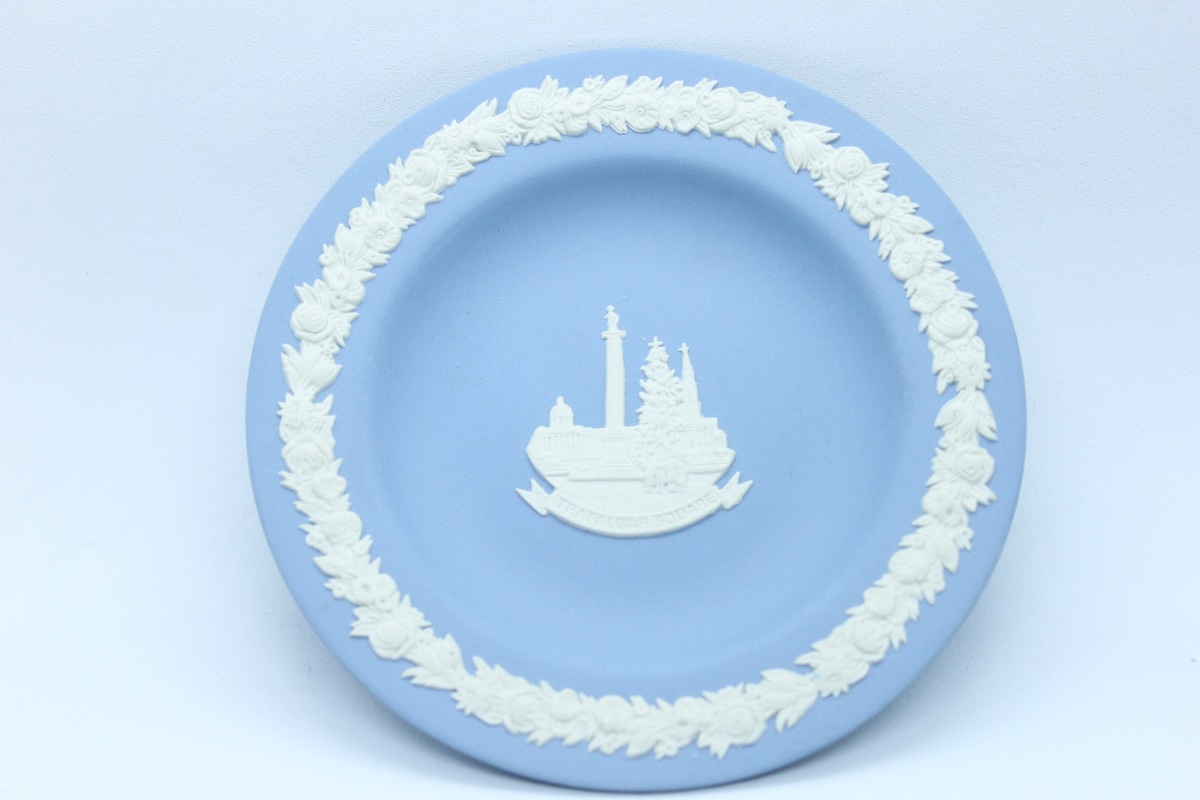 Coupe Commémorative Wedgwood Jasperware – Trafalgar Square – Made in England — 5