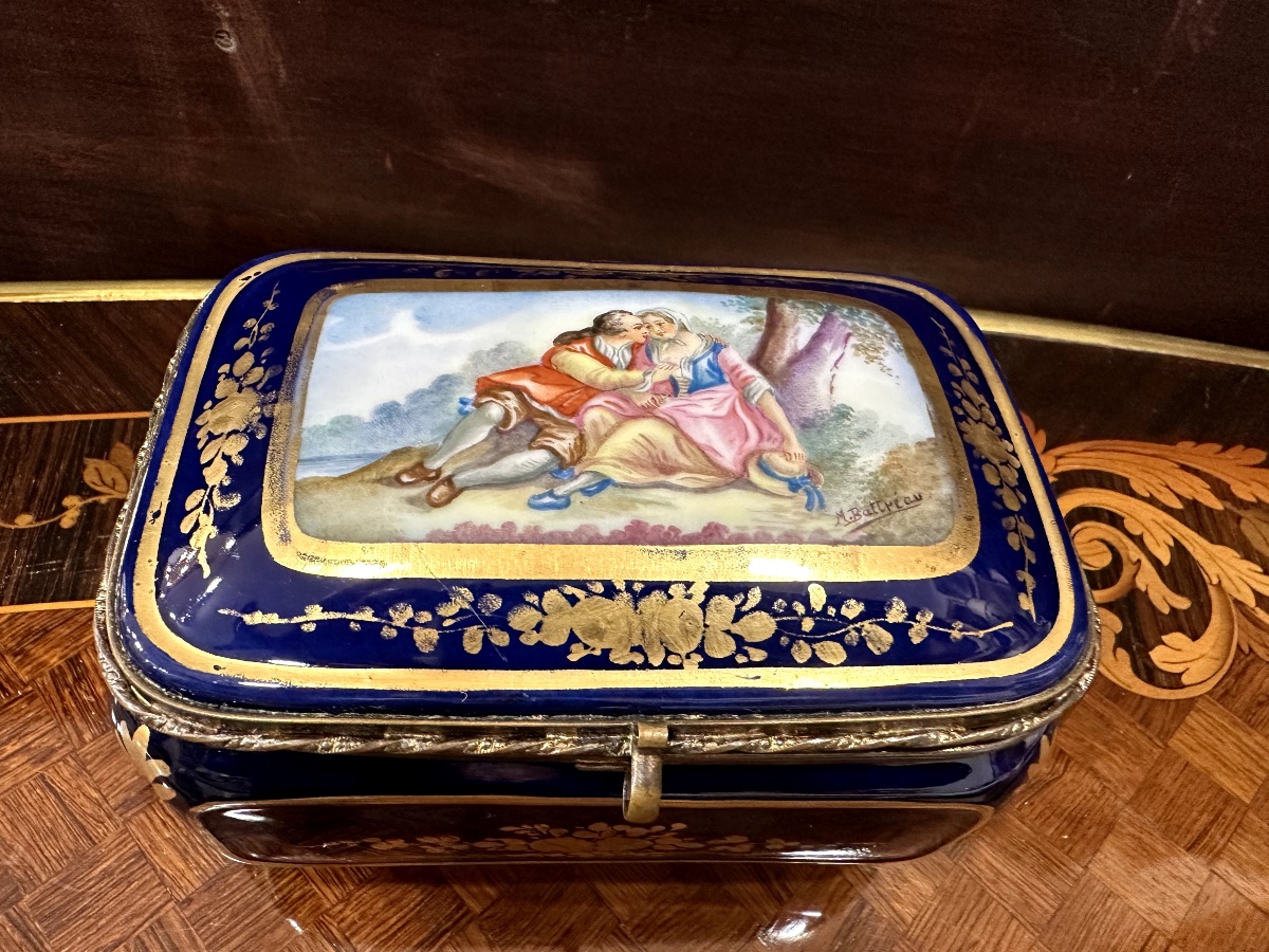 Un coffret à bijoux en porcelaine de Sèvres, fin du XIXe siècle — 12