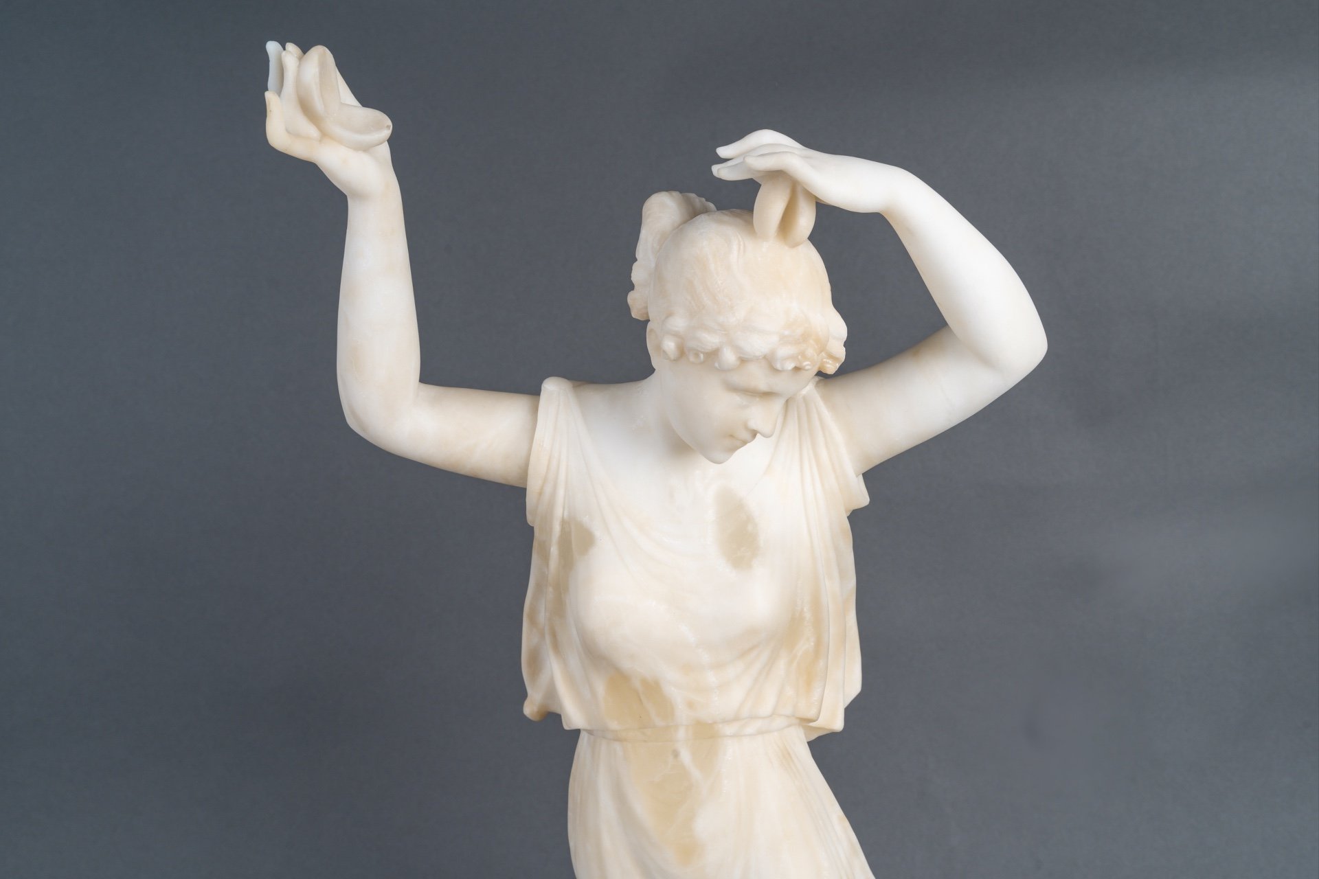 Une sculpture de femme en albâtre, fin du XIXe siècle — 9