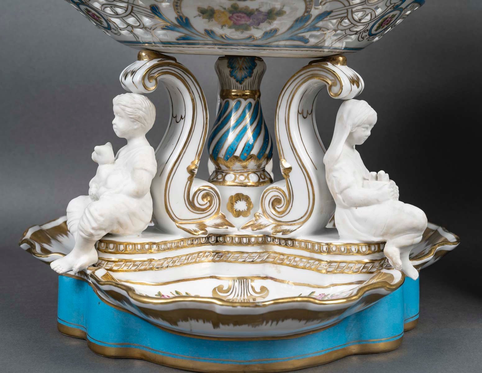 Un centre de table en porcelaine; début du XXe siècle — 18