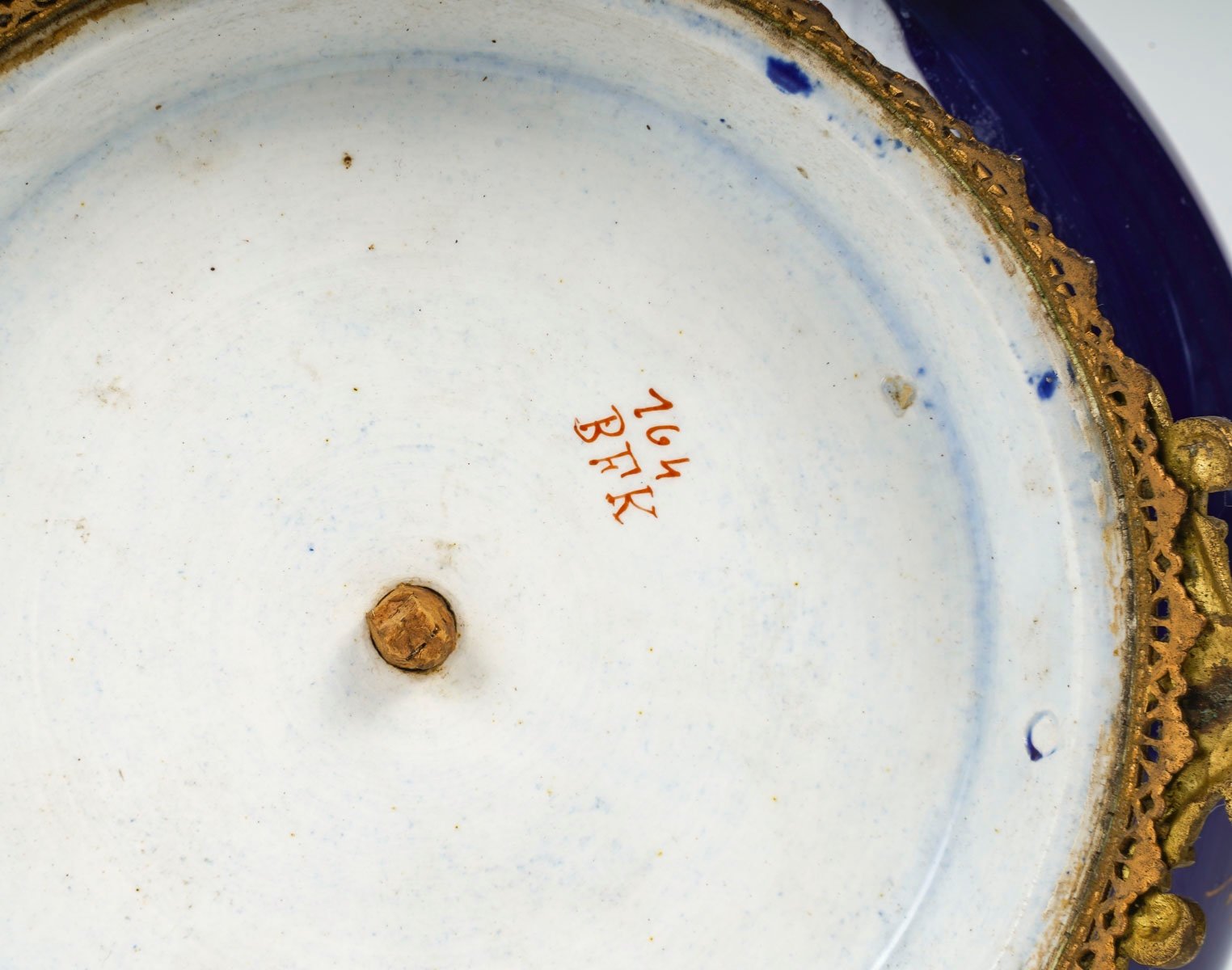 Une paire de cache-pots en porcelaine BFK — 9