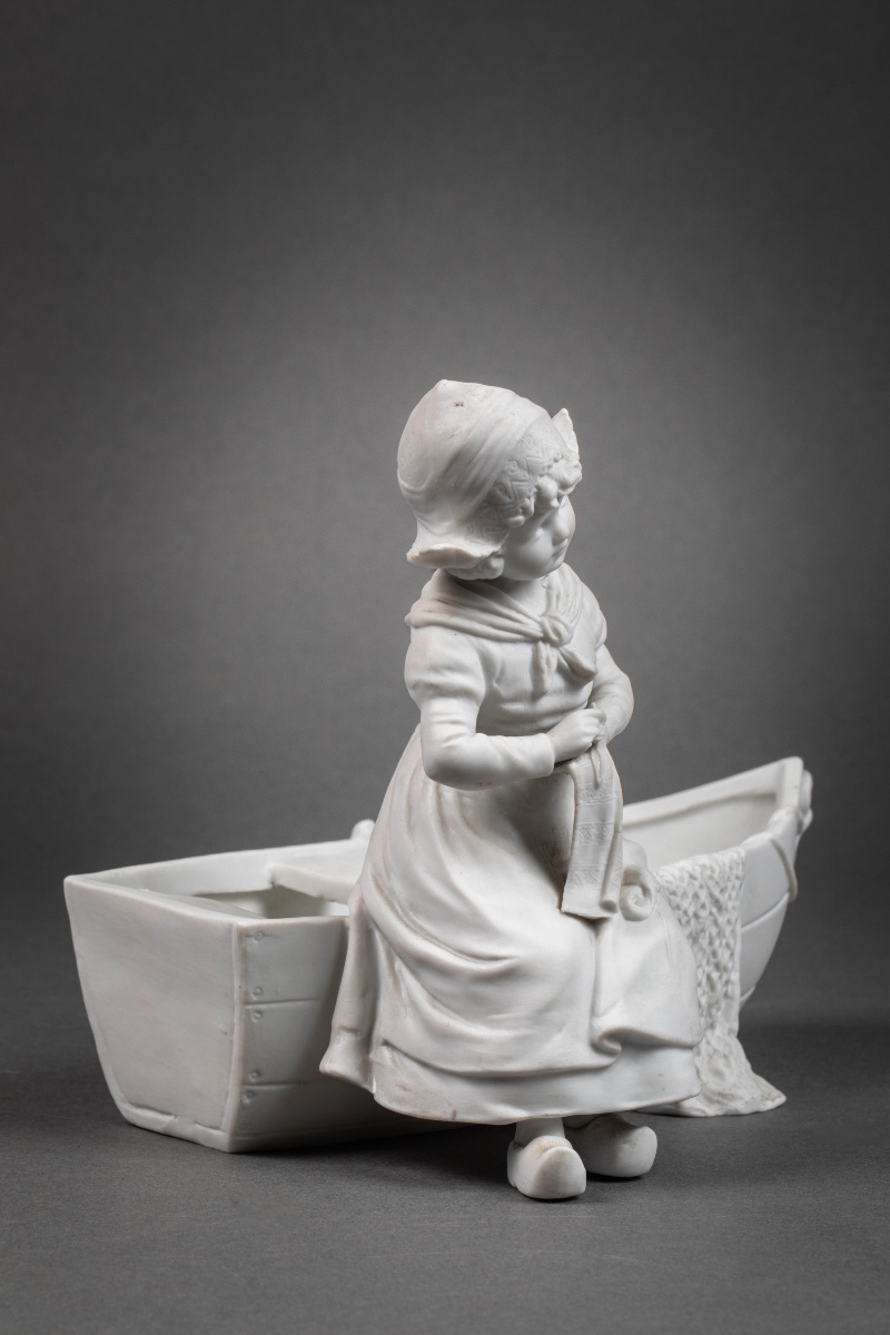 Une paire de coupes en biscuit, Circa 1900 — 13