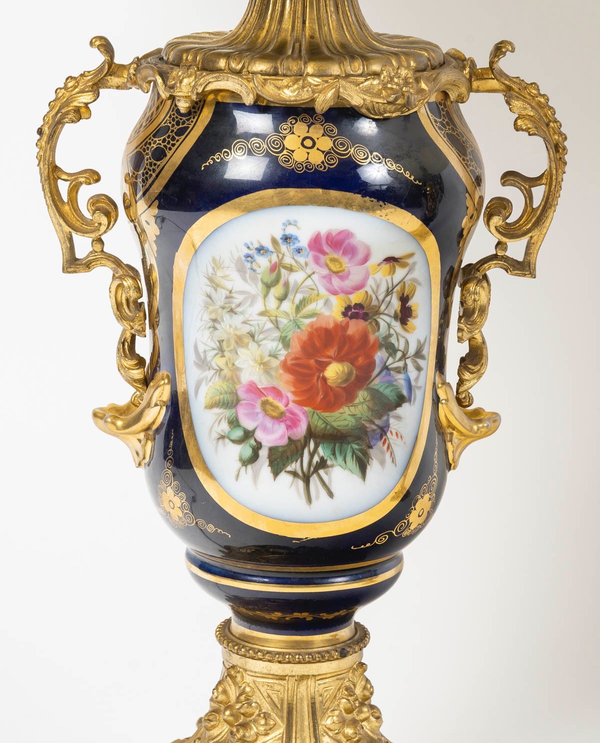 Paire de lampes en porcelaine de Bayeux et bronze doré – fin du XIXe siècle — 17
