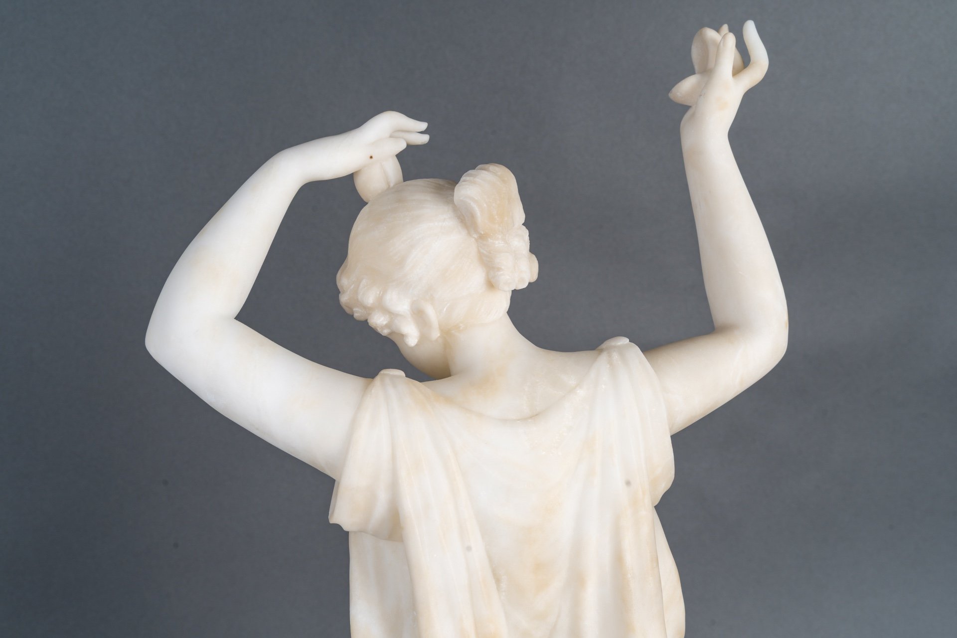Une sculpture de femme en albâtre, fin du XIXe siècle — 6