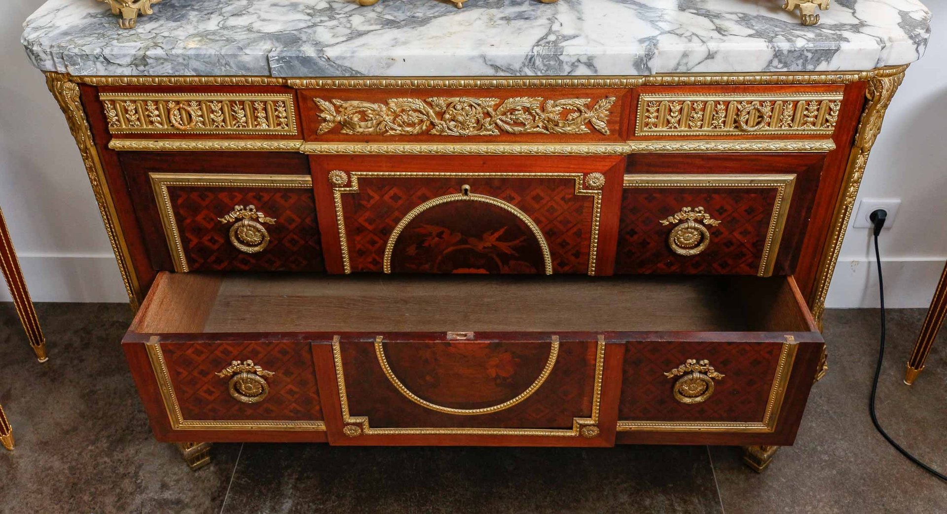 Un meuble à hauteur d'appui fin du XIXe siècle — 13