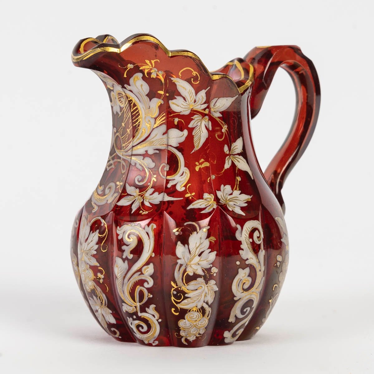 Un Pichet miniature en cristal de Bohême rouge, fin du XIXe siècle — 3