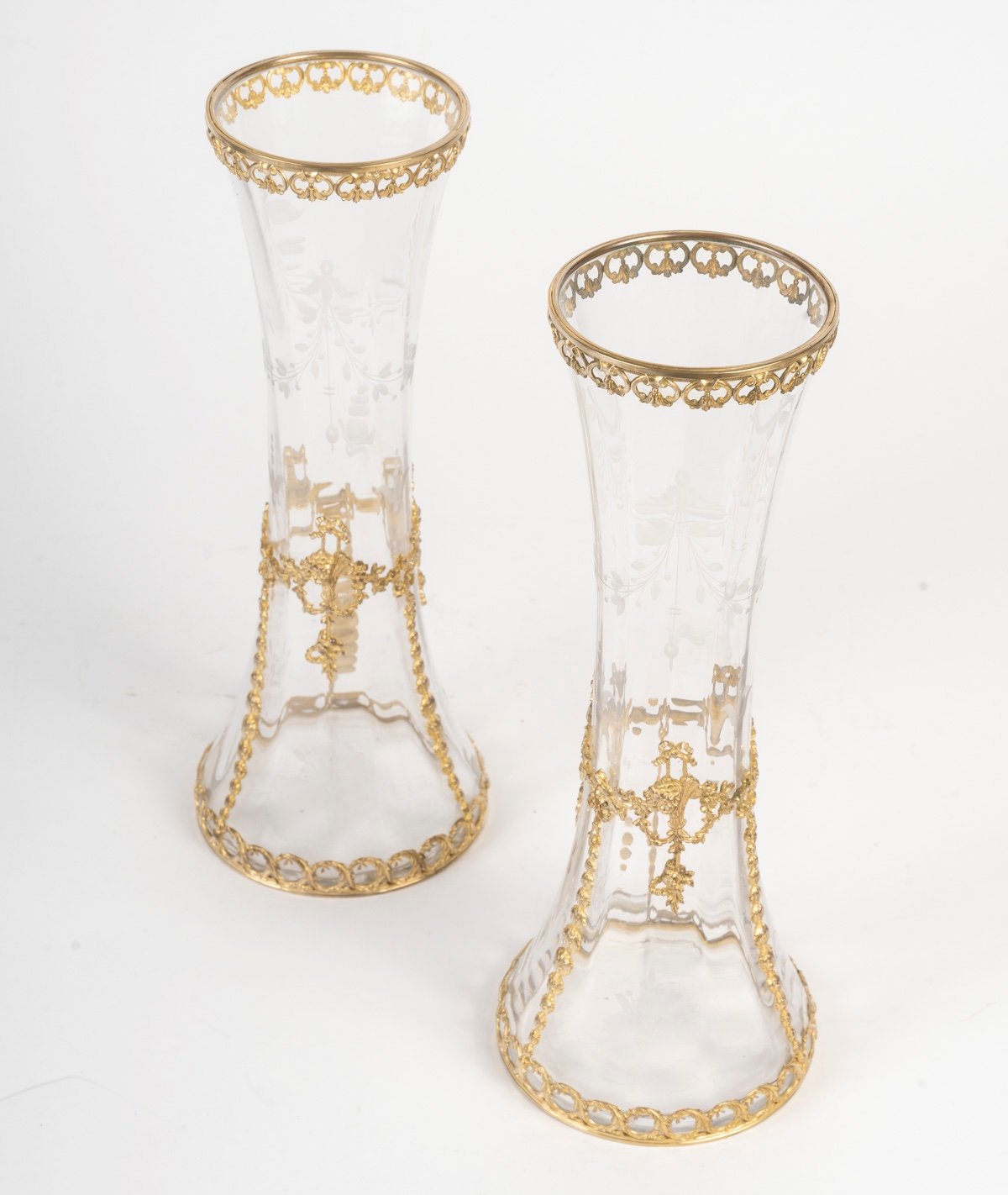 Cristal une paire de vases avec ornementation en bronze doré, fin du XIXe siècle — 16