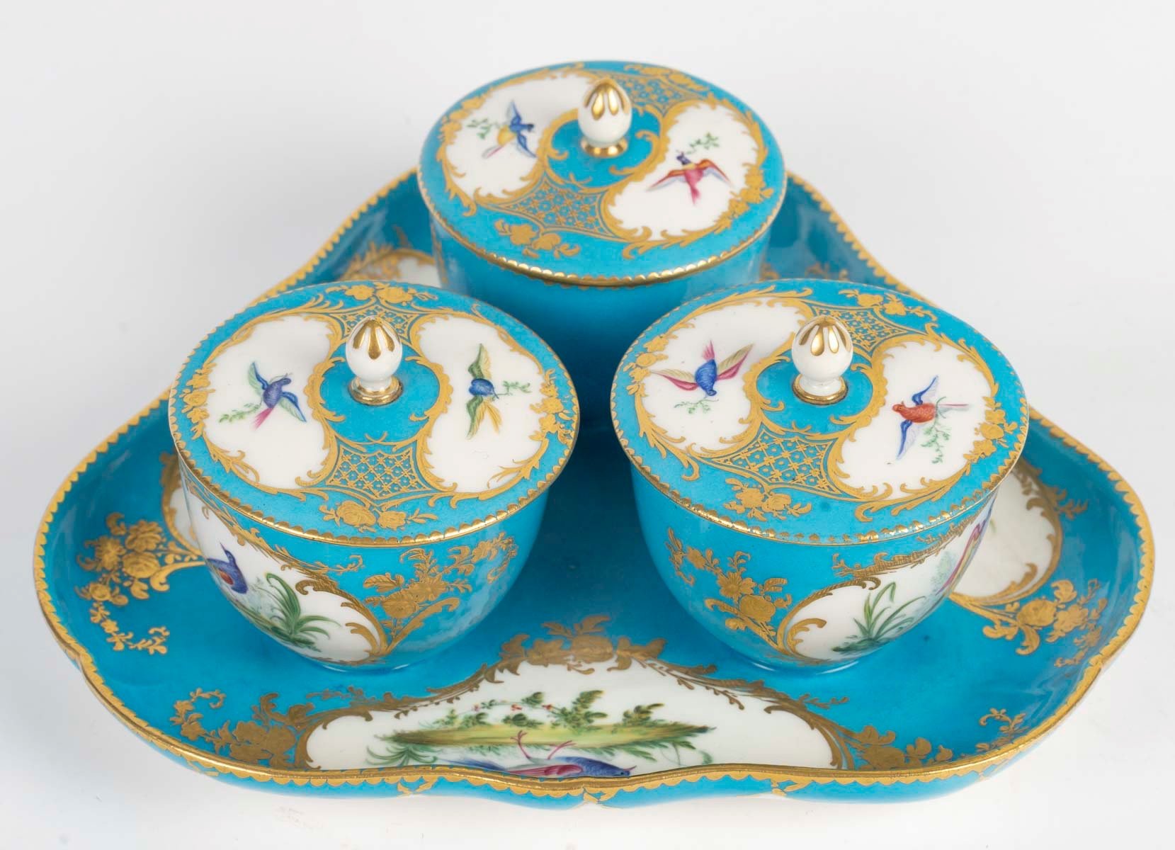 Un crémier en porcelaine de Sèvres, époque XVIIIe siècle — 13