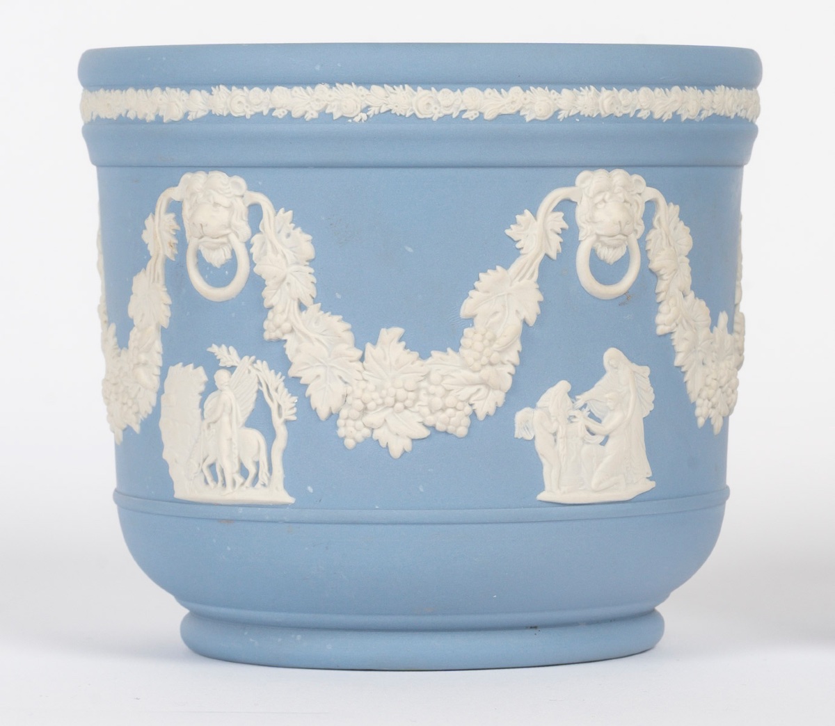 Une paire de cache-pots en porcelaine de Wedgwood début du XXe siècle — 9