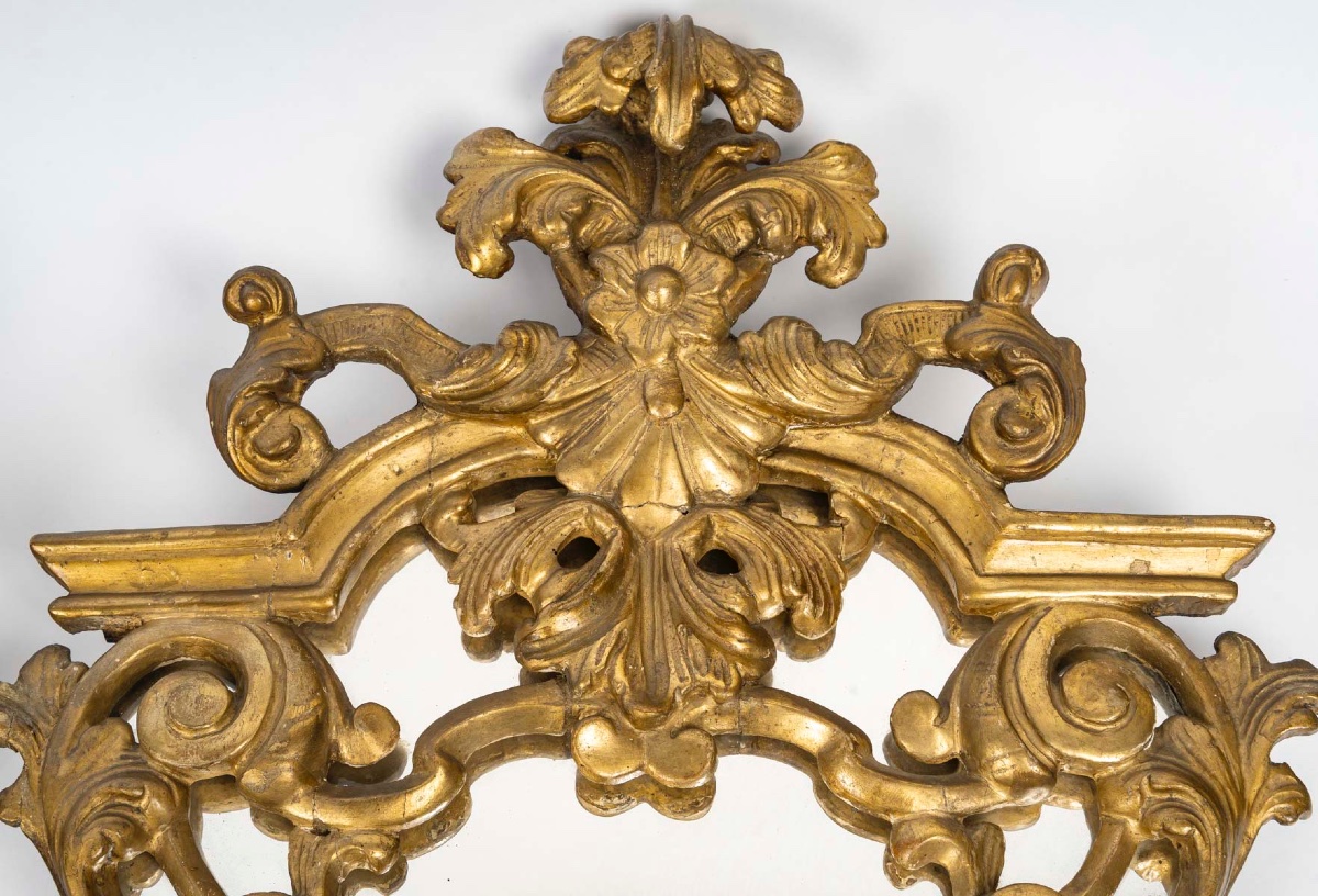 Une paire de miroirs en bois doré, XVIIIé siècle — 7