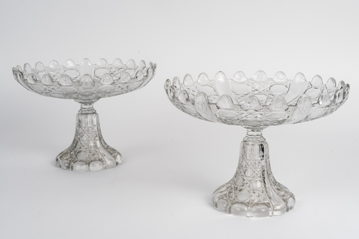 Une paire de coupes en cristal moulé — 4