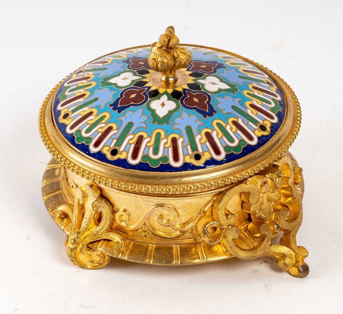 Une boîte coffret à bijoux en bronze et émail cloisonné fin 19e siècle — 6