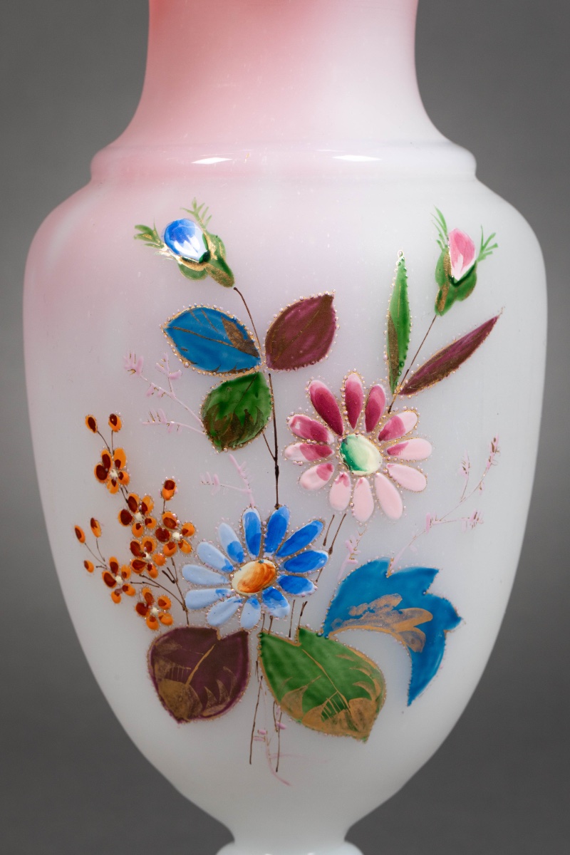Une paire de vases en opaline, début du XXe siècle — 8
