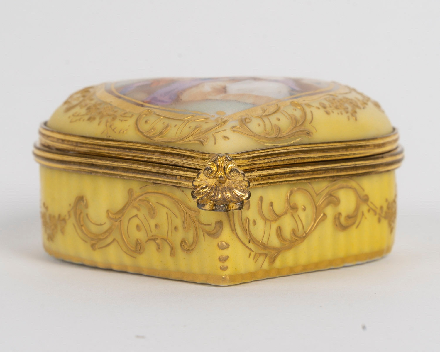 Miniature coffret en forme de coeur en porcelaine Meissen, fin du XIXe siècle — 13