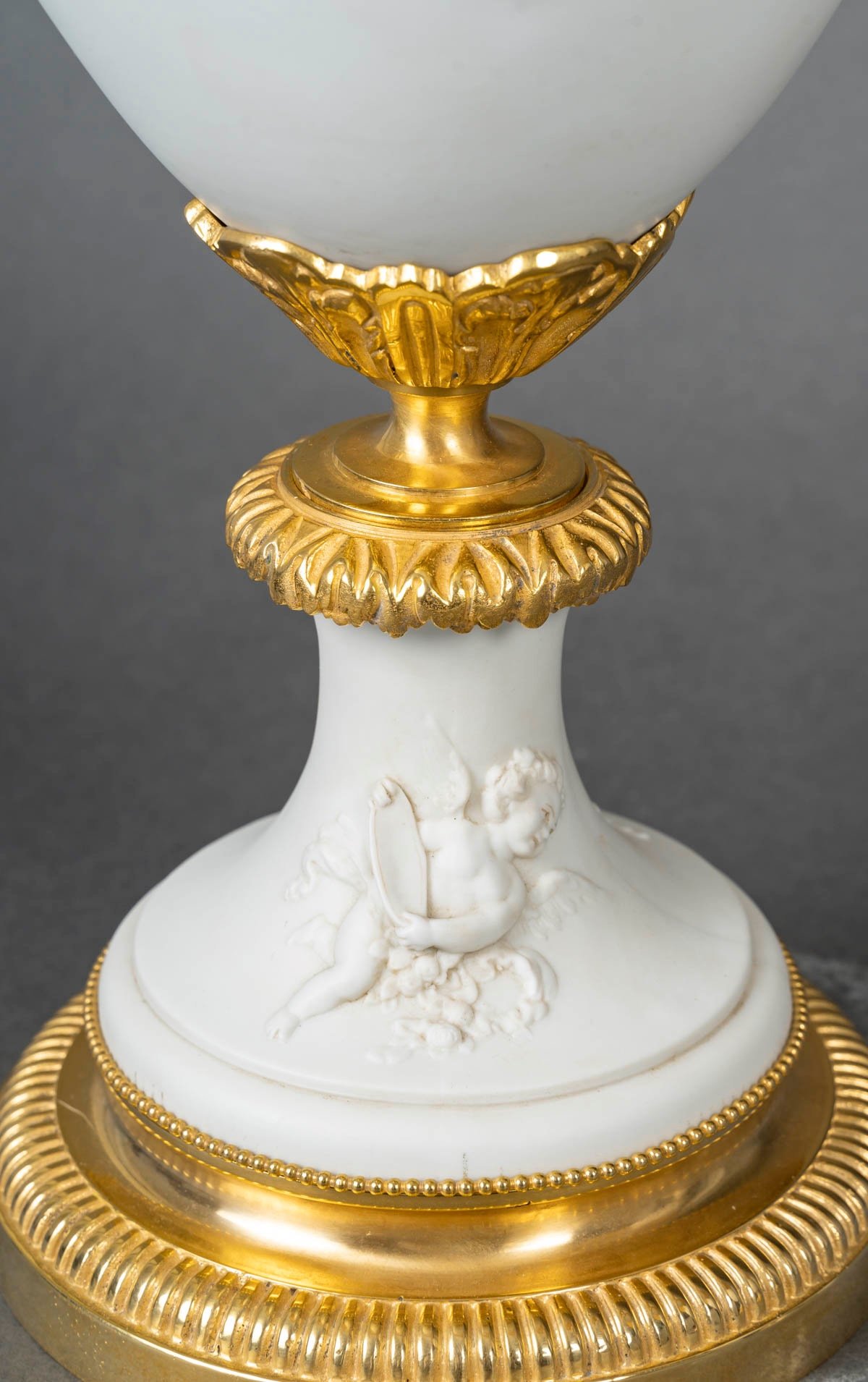 Une paire de lampes en biscuit de Sèvres, fin du XIXe siècle — 17