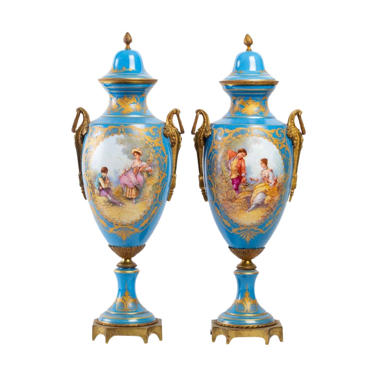 Une paire de vases en porcelaine de style Sèvres fin du XIXe siècle — 2