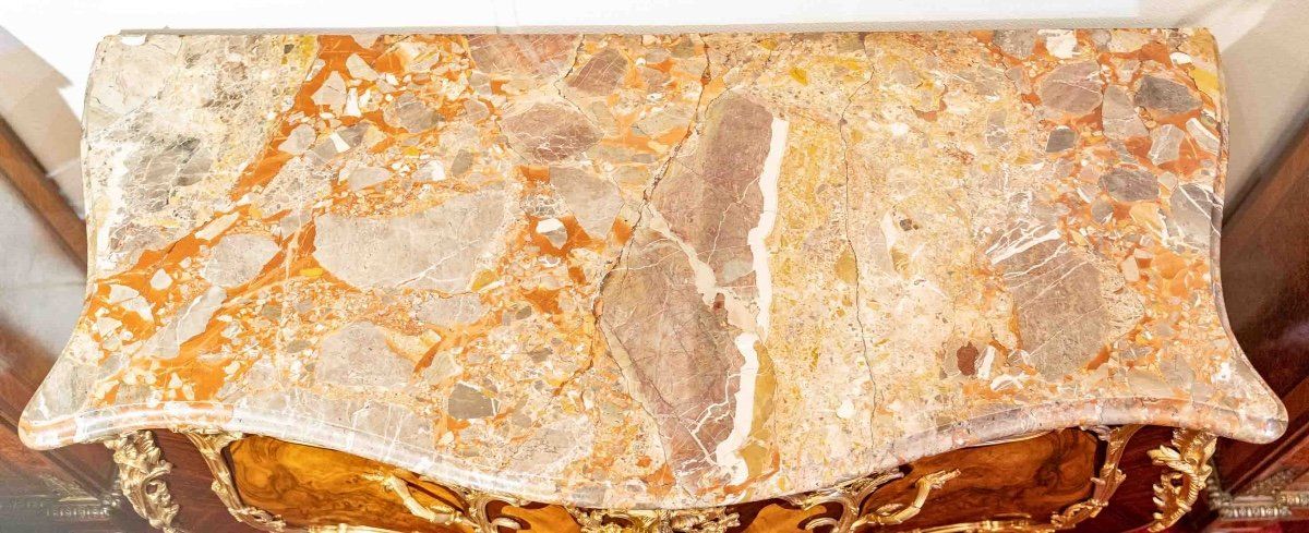 Une belle commode de style Louis XV — 8