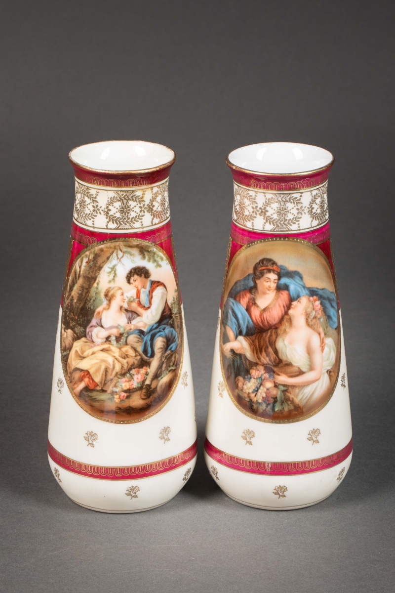 Une paire de vases en porcelaine, fin du XIXe siècle — 4