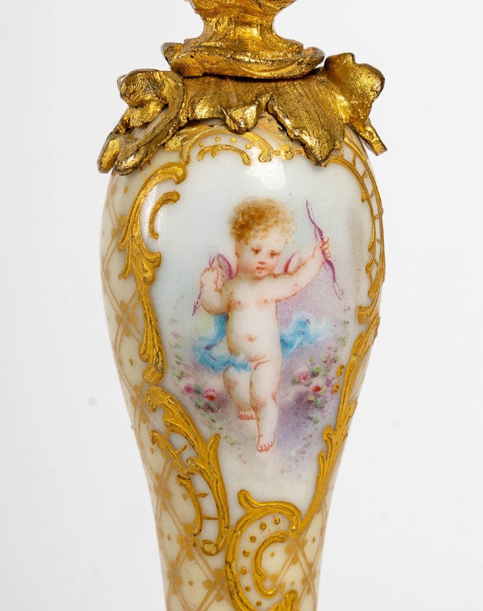 Paire de petits bougeoirs miniatures en porcelaine et bronze doré 19e siècle — 8
