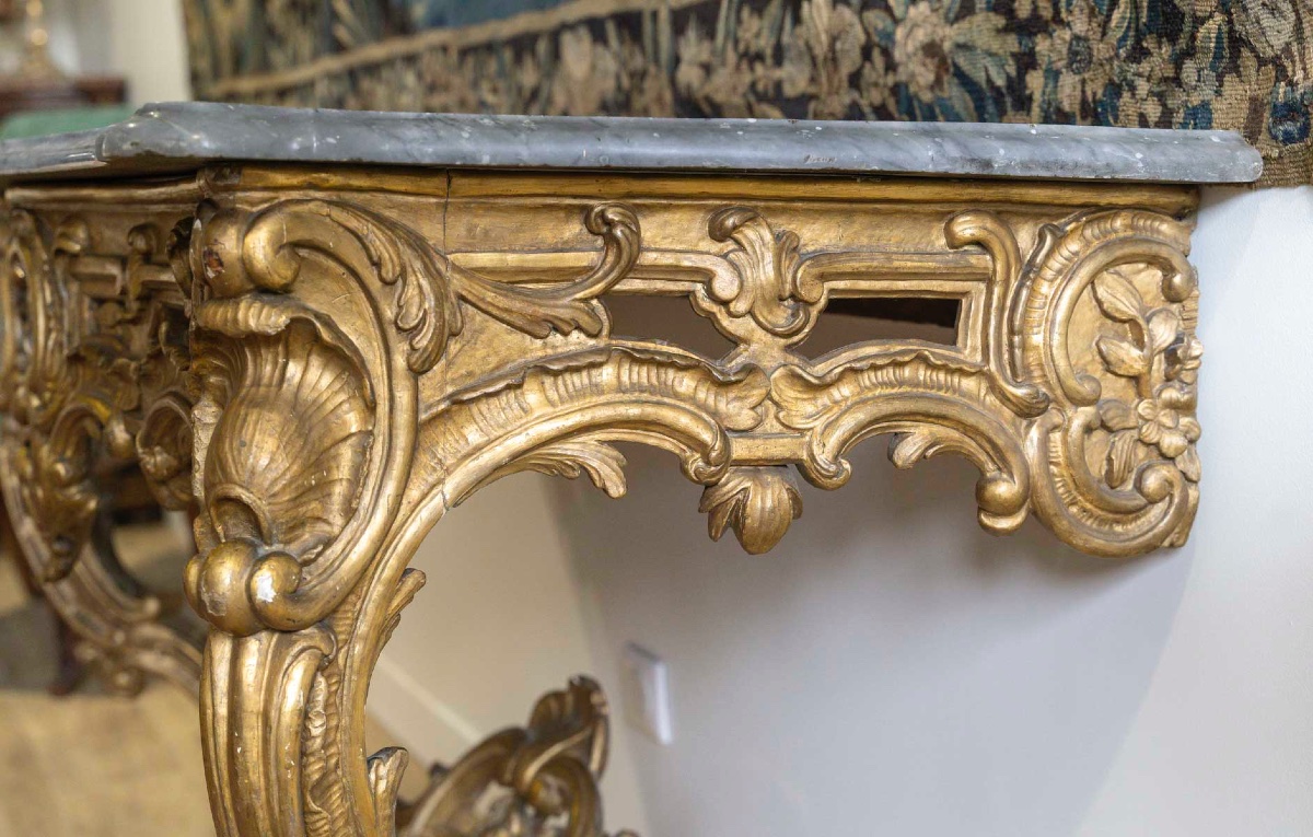 Une console en bois sculpté et doré, XVIIIe siècle — 6