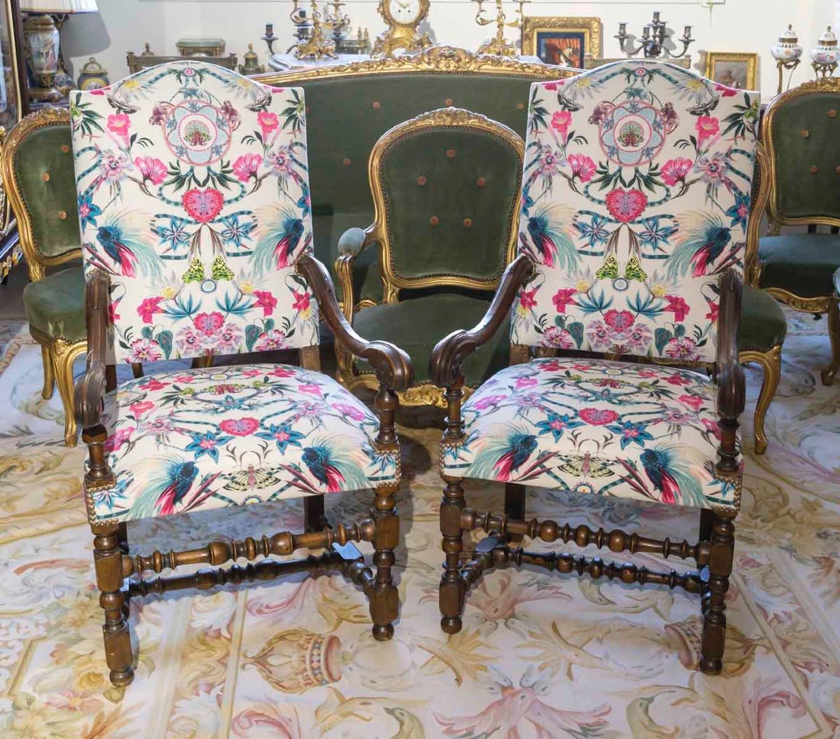 Une paire de Fauteuils de style Louis XIII, époque 18e siècle — 11