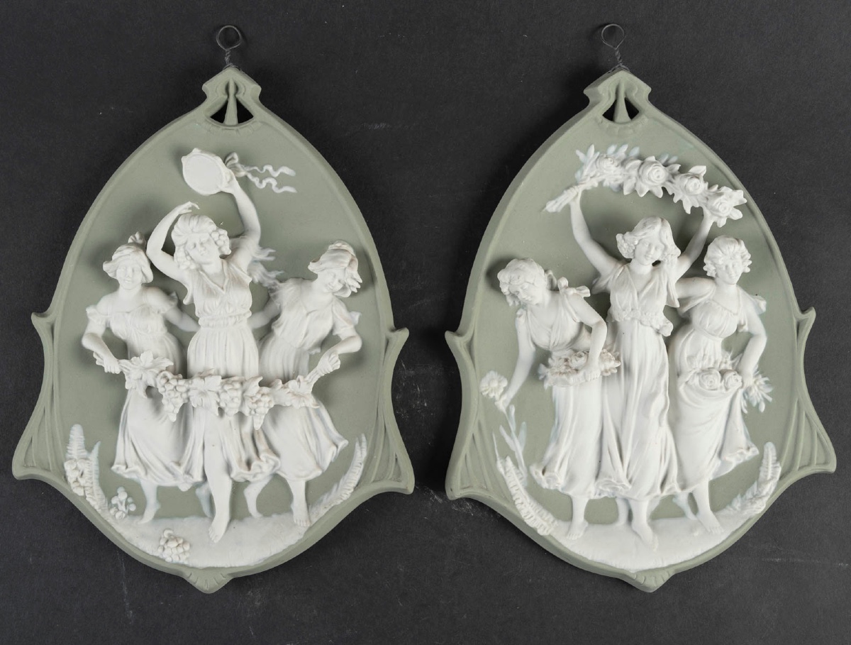 Une paire de plaques en porcelaine de Wedgwood, début du XXe siècle — 2