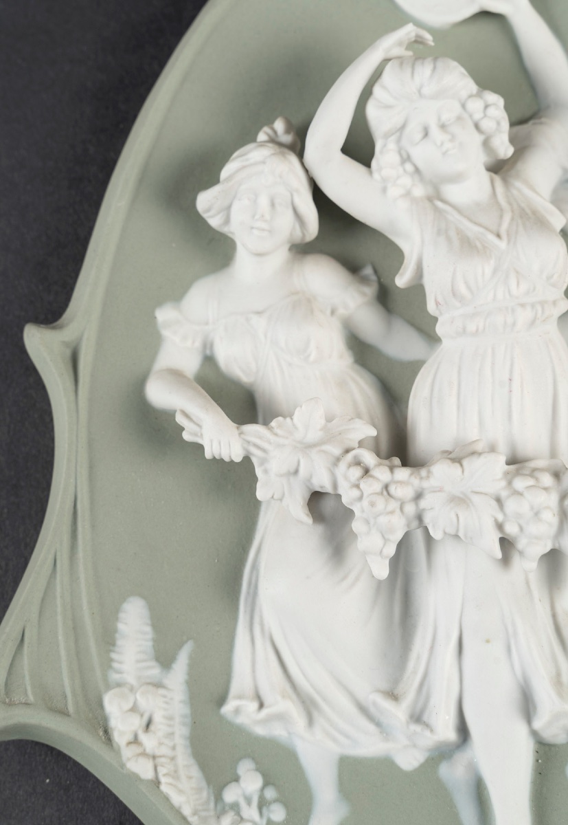 Une paire de plaques en porcelaine de Wedgwood, début du XXe siècle — 10