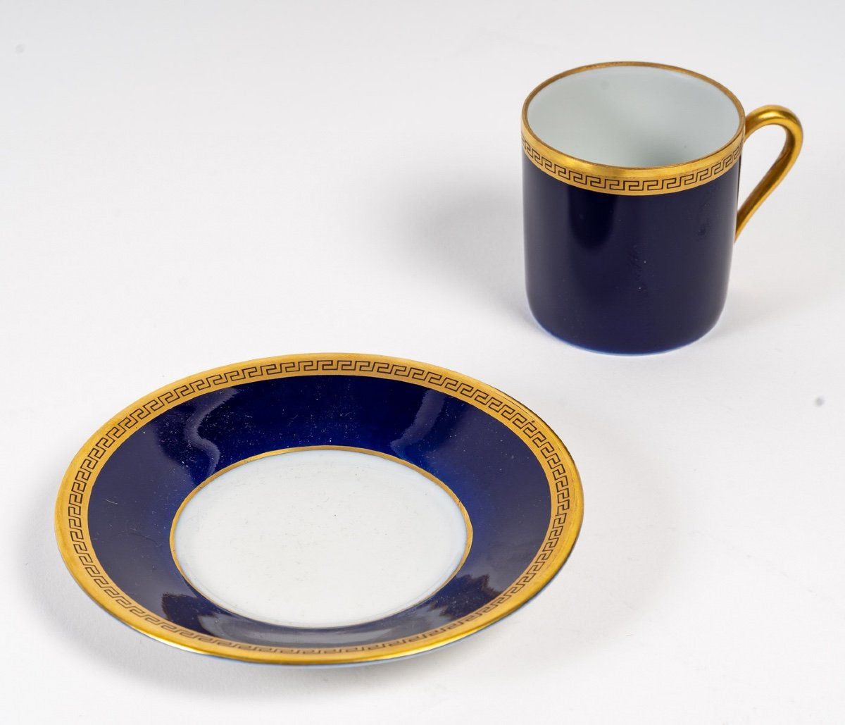 Série de Tasses et sous-tasses en porcelaine de Limoges — 8