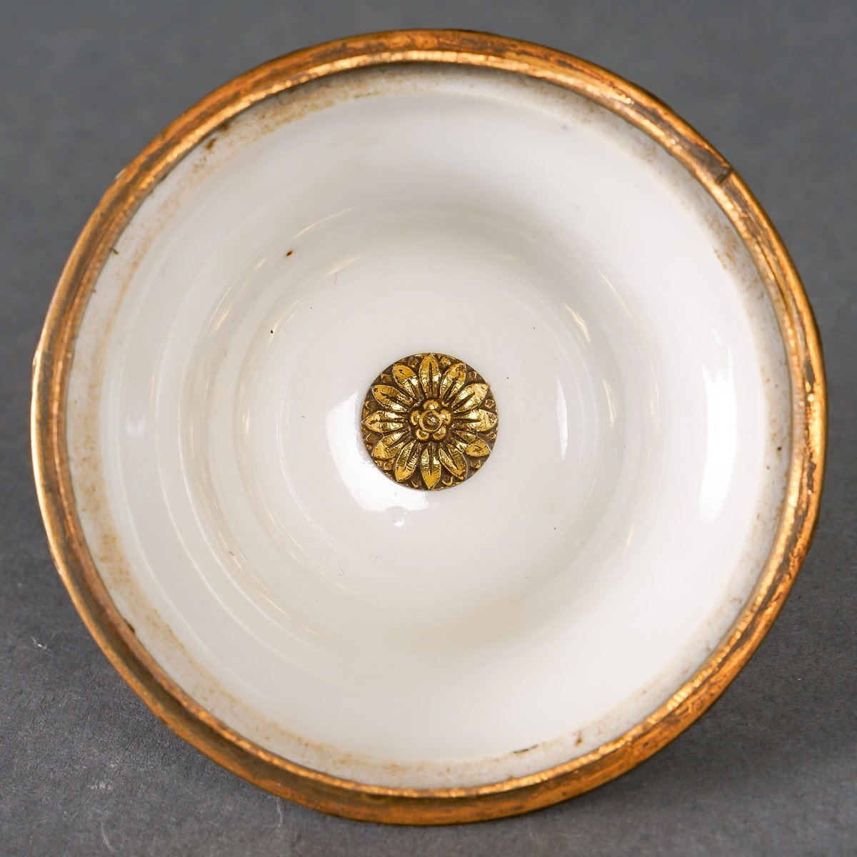Paire de Brûle-parfums en porcelaine fin du XIXe siècle — 13