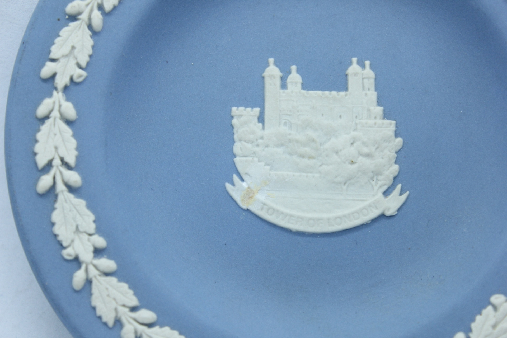 Rare coupe Commémorative Wedgwood Jasperware – TOWER OF LONDON– Made in England — 12