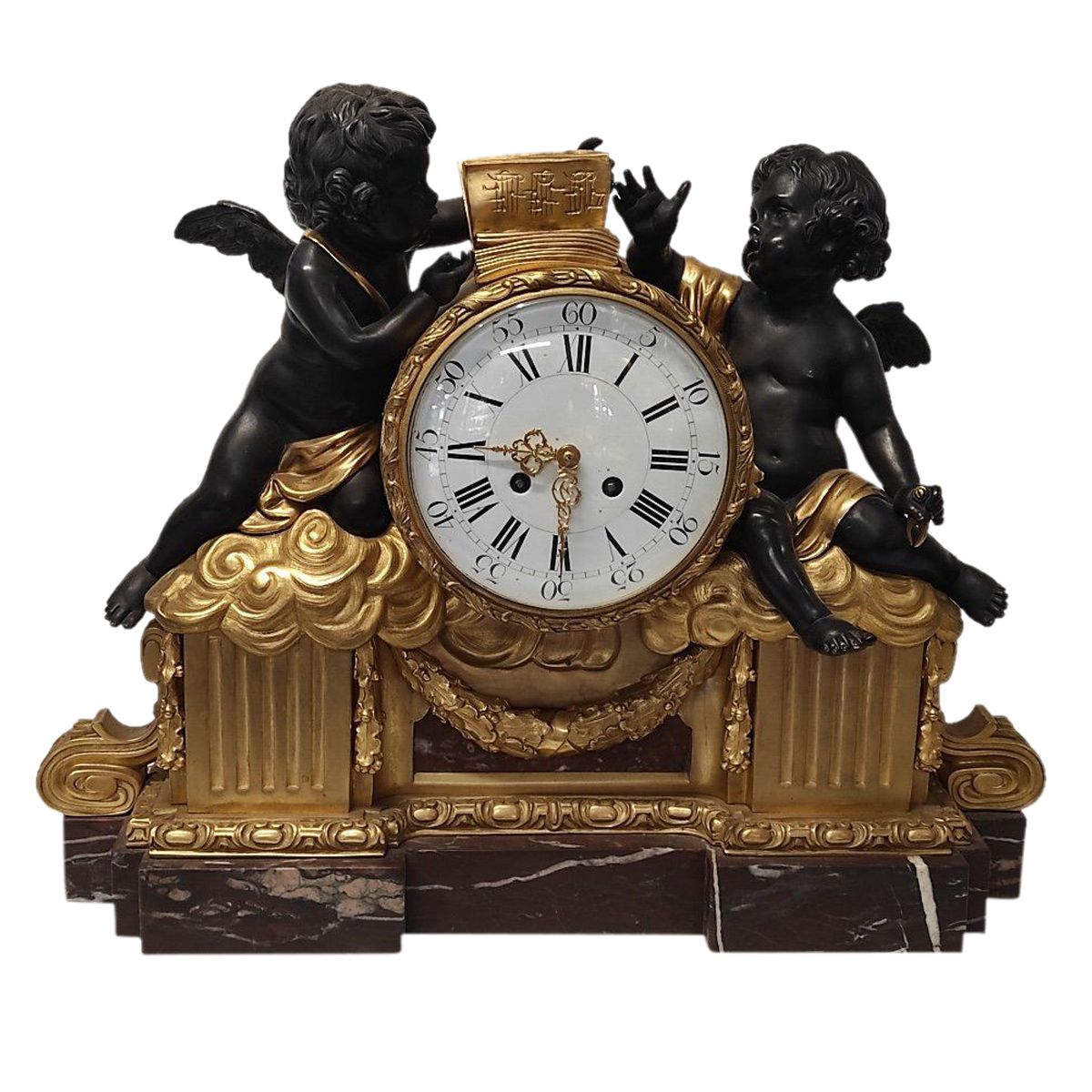 Une pendule aux Amours en bronze doré fin du XIXe siècle — 2